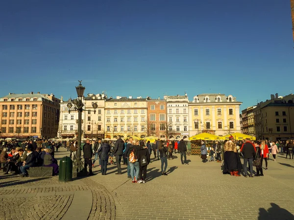 Cracóvia Polônia Fevereiro 2019 Muitas Pessoas Turistas Praça Mercado Cracóvia — Fotografia de Stock