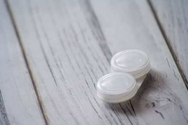 Linsenbehälter Auf Holztisch Kontaktlinse Korrekturlinse Zubehör Hintergrund — Stockfoto