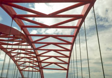 Otobanda çelik köprü. Yakın plan.