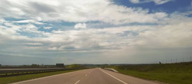 Mavi gökyüzünde yakın plan bulutu