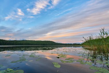 Turuncu renkler karşı tarafta döküm nerede gün batımı