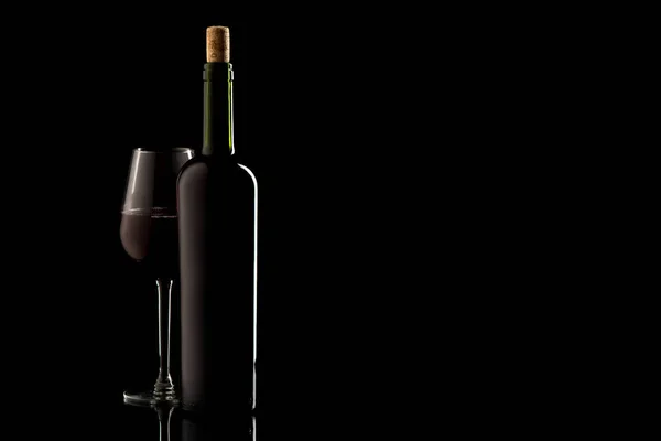 Μπουκάλι Κρασιού Φελλό Και Γυαλί Μαύρο Απομονωμένο Φόντο — Φωτογραφία Αρχείου