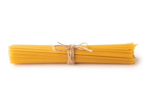 Rauwe Droge Spaghetti Gebonden Met Bruin Bindgaren Witte Achtergrond Geïsoleerd — Stockfoto