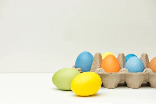 Ovos Páscoa Pintados Caixa Fundo Madeira Vista Perto — Fotografia de Stock