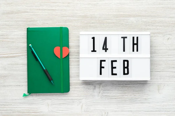 Ноутбук Сердцем Ручкой Деревянном Фоне Вид Сверху День Святого Валентина — стоковое фото