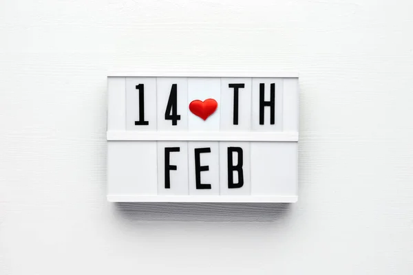 Календарная Дата Февраля Красными Сердечками Лентой Сверху День Святого Валентина — стоковое фото