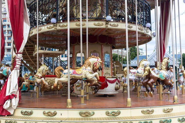 Carrusel Con Caballos Parque Atracciones — Foto de Stock