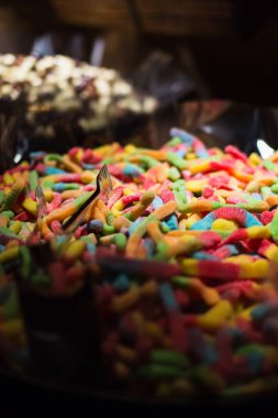 Tatlı şeker dükkanı. Jöle şekerler. Sakızlı şeker. Jöle fasulye.