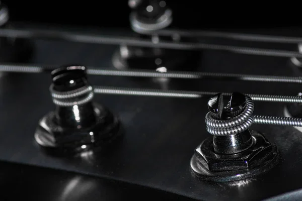 Six String Basszusgitár Fej Vonósok Machineheads Closeup — Stock Fotó