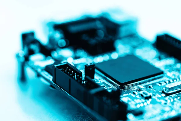 Concepto de placa de circuito electrónico de tecnología moderna y de alta — Foto de Stock