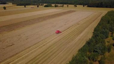 Hasat zamanı, bir traktör havadan görünümü