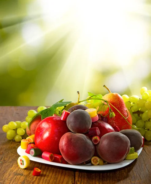 Frutas Diferentes Doces Mesa Madeira — Fotografia de Stock