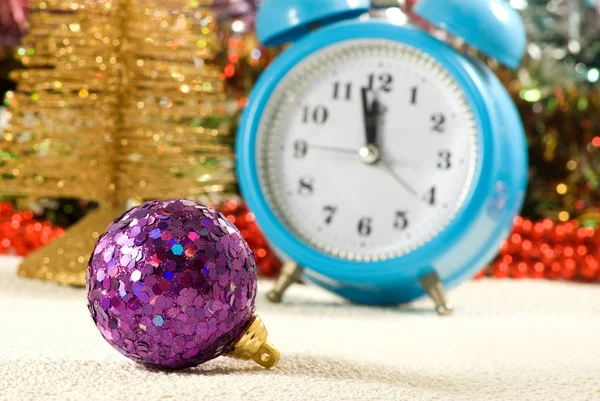 Image Christmas Decorations Alarm Clock Stylized Christmas Tree — Stock Photo, Image