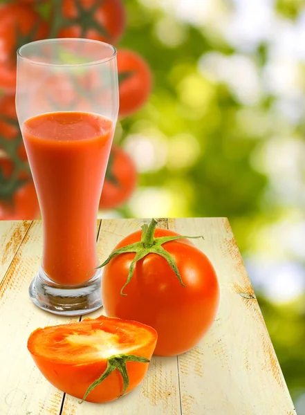 トマト ジュースとトマトのクローズ アップのイメージ — ストック写真