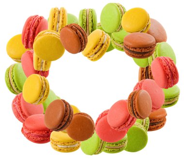 Kalp şeklinde ortaya konan kurabiyelerin izole görüntüsü