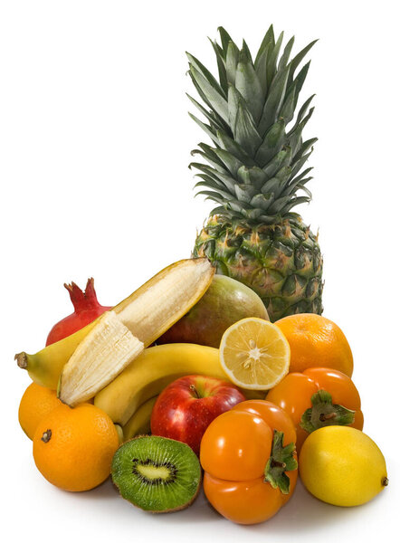 Изображение тропических фруктов на белом фоне крупным планом
