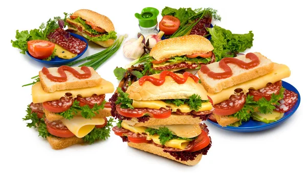 白い背景のハンバーガーとサンドイッチの隔離されたイメージを閉じます — ストック写真