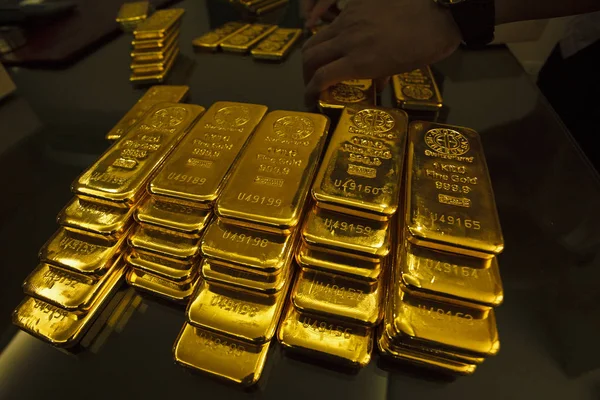 Külçe altının iş lüks gloden