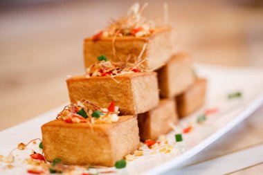 Kızarmış tofu sağlıklı Asya tavuk