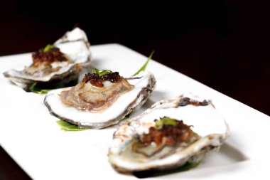 İstiridye kabuğu yarım istiridye deniz ürünleri taze