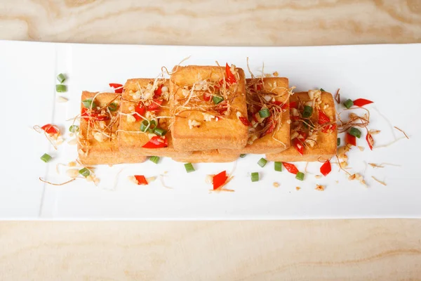 Kızarmış tofu sağlıklı Asya tavuk