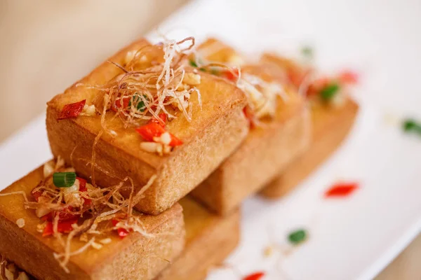 Kızarmış tofu sağlıklı Asya tavuk