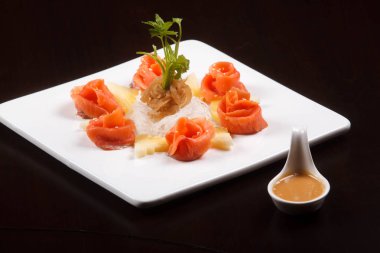 somon suşi sashimi yiyecek