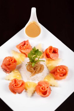 somon suşi sashimi yiyecek