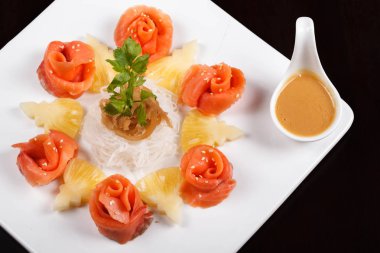 somon suşi sashimi yiyecek