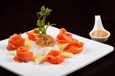 somon suşi sashimi yiyecek