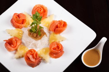 somon suşi sashimi yiyecek