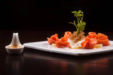 somon suşi sashimi yiyecek