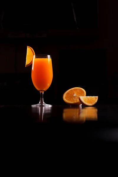 Boisson Isolée Verre Jus Orange Tranches Orange Isolées Sur Fond — Photo