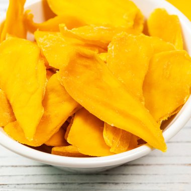 Kurutulmuş Mango meyve. Seçici odak.