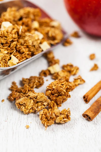 Mela Cannella Granola Colazione Focus Selettivo — Foto Stock