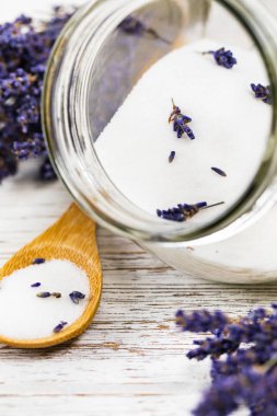 Lavanta şeker lavanta çiçekleri ile. Seçici odak.