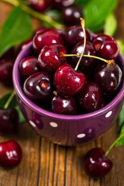 Tatlı Siyah ve Kırmızı Kiraz. Seçici odaklama.