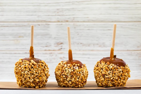 Manzanas Caramelo Sobre Fondo Madera Enfoque Selectivo — Foto de Stock