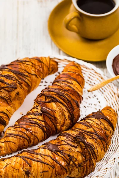 Croissanter Till Frukost Trä Bakgrund Selektivt Fokus — Stockfoto