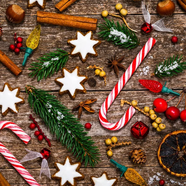Kerstmis Achtergrond Met Ster Gingerbread Koekjes Decoraties Voor Feestdagen Houten — Stockfoto