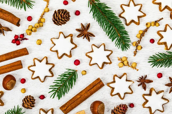 Kerstmis Achtergrond Met Ster Gingerbread Koekjes Decoraties Voor Feestdagen Witte — Stockfoto