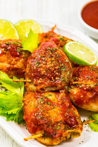 Tubos Calamar Rellenos Con Salsa Tomate Enfoque Selectivo — Foto de Stock