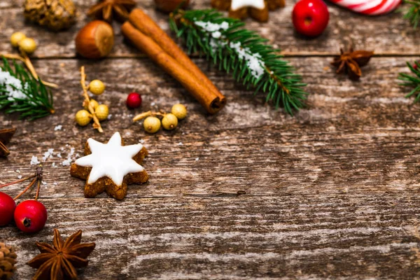 Fundo Natal Com Holiday Star Gingerbread Cookies Decorações Fundo Madeira — Fotografia de Stock