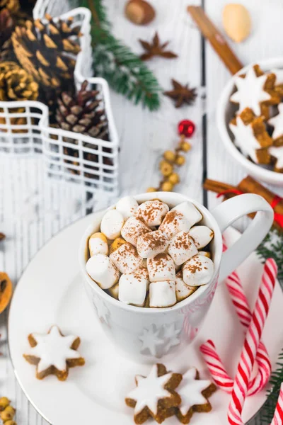 Vánoce Nový Rok Pozadí Snídaně Croissanty Horké Kakao Marshmallows Selektivní — Stock fotografie