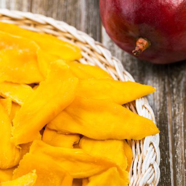 Kurutulmuş Mango meyve. Seçici odak.