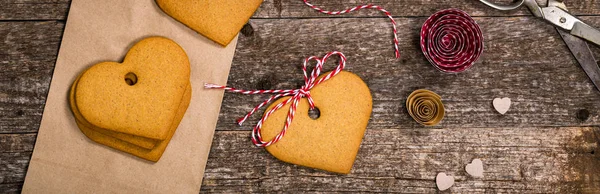 Alla Hjärtans Dag Bakgrund Alla Hjärtans Dag Hjärtformade Cookies Trä — Stockfoto