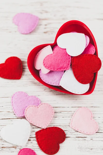 Scheda Sfondo San Valentino Con Cuori Tessuto Sfondo Legno Focus — Foto Stock