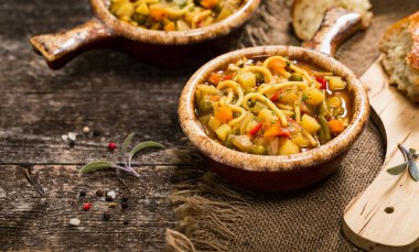 Vejetaryen Sebze Çorbası. Seçici odaklama.