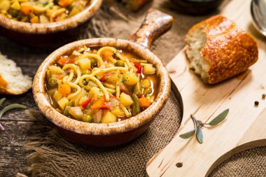 Vejetaryen Sebze Çorbası. Seçici odaklama.