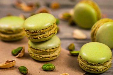 Yeşil fıstık Macaron kurabiyeler. Seçici odak.